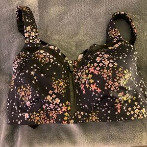 Floral Star Print Black Sports Bra
